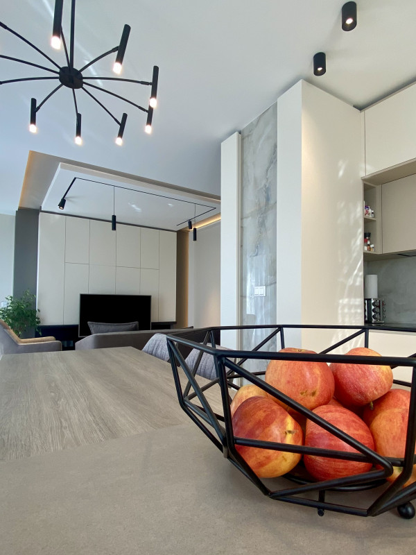 Окачени тавани от гипсокартон с вградени осветителни тела и LED ленти